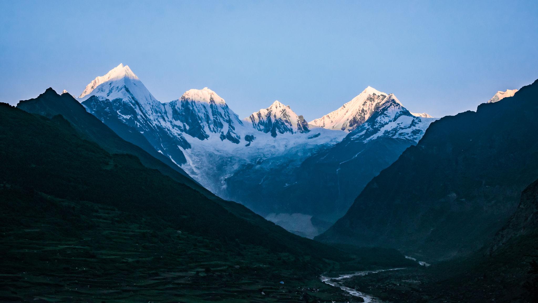 Why We Chose Munsiyari – Geography, Altitude & Elemental Purity